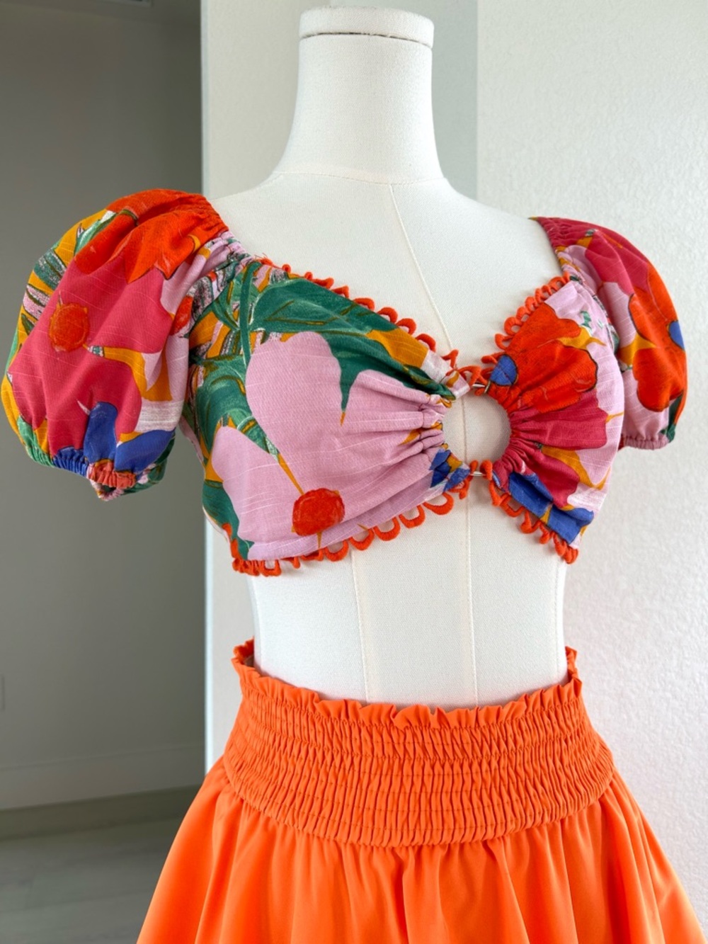 Giani Bini Colorful Tropical Floral Tie Back Crop Top Womens M